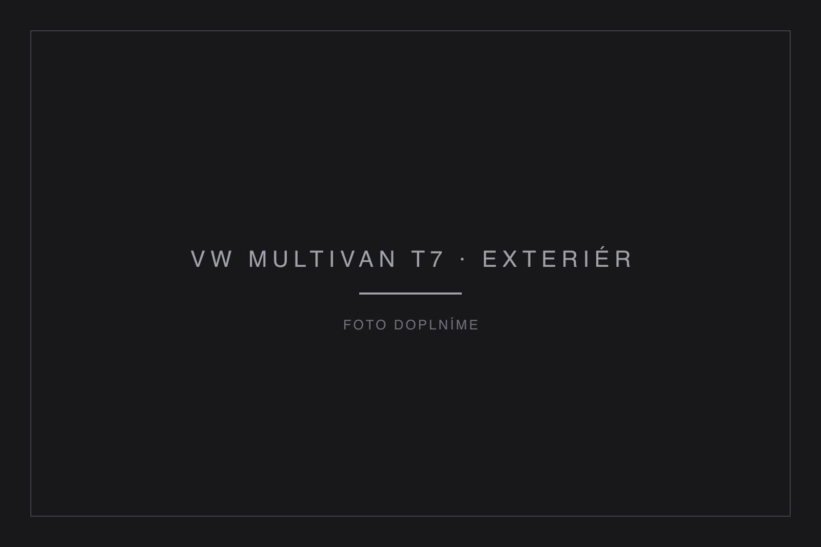 VW Multivan T7 v bronzové metalíze zvenku — vůz, kterým tripman vozí party z Prahy.